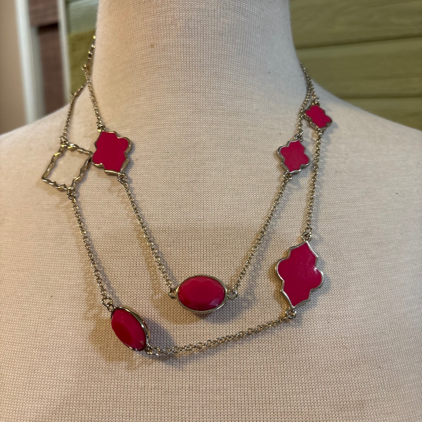 Hot Pink Quatrefoil Station Necklace And Earrings Set Silver Tone Magenta Enamel